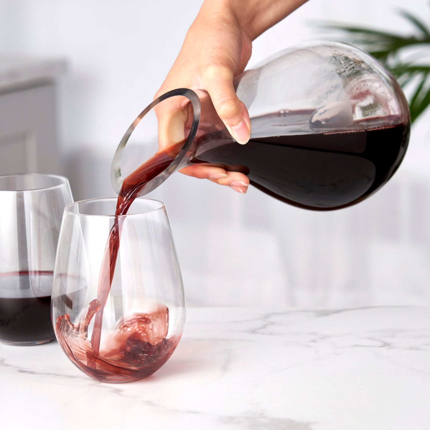 Centerpiece Tabletop Wine Decanter - Crystal Glass Aerator with Hourglass Design