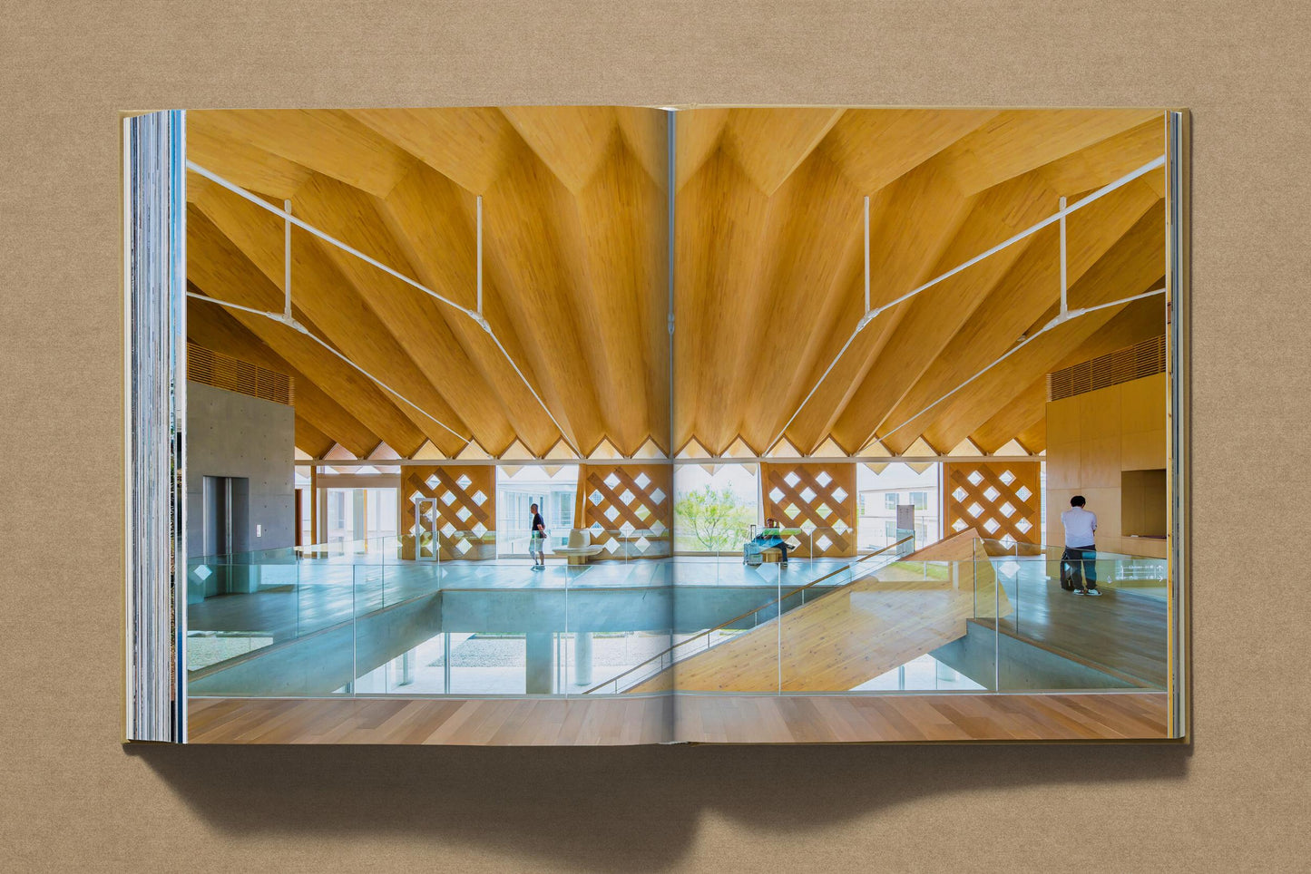 Shigeru Ban Complete Works 1985-Today (Multilingual Edition) | Barsonist